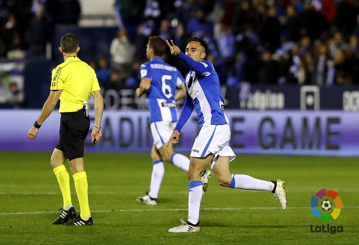 Rober Ibáñez celebrando su doblete ante Osasuna.