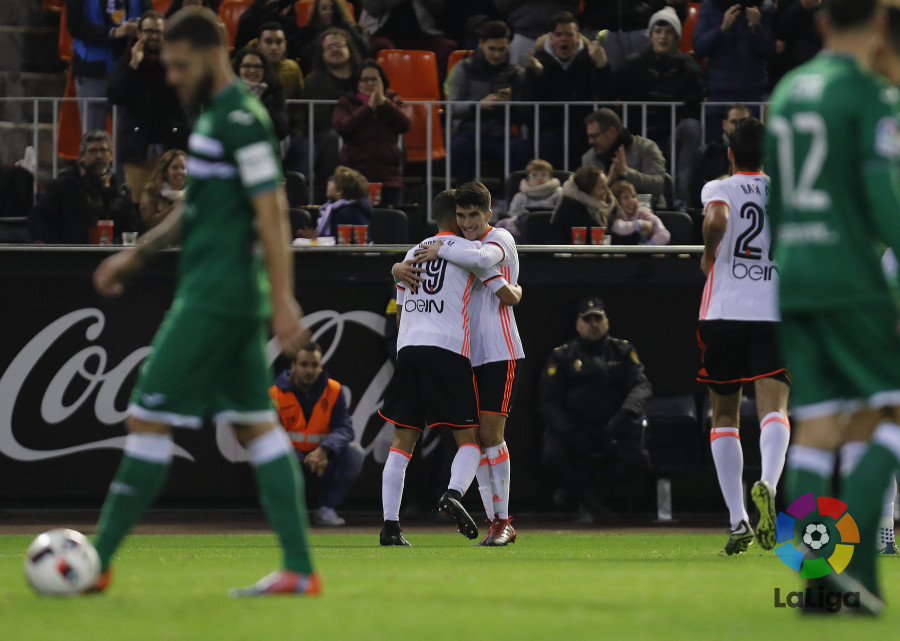 Rodrigo condujo al Valencia a la victoria.