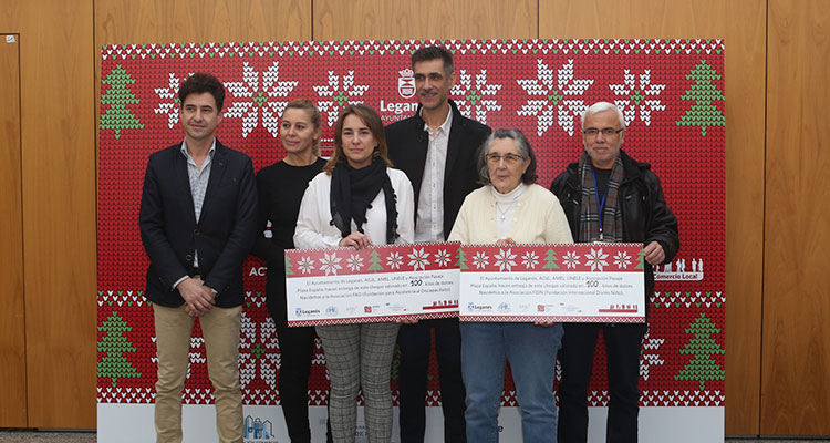 Entrega-cheque comercio navidad