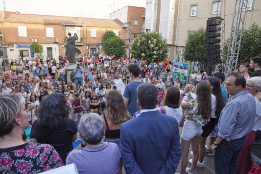 Decenas de personas acudieron al pregón de las Fiestas de La Fortuna. Foto: Ayto Leganés