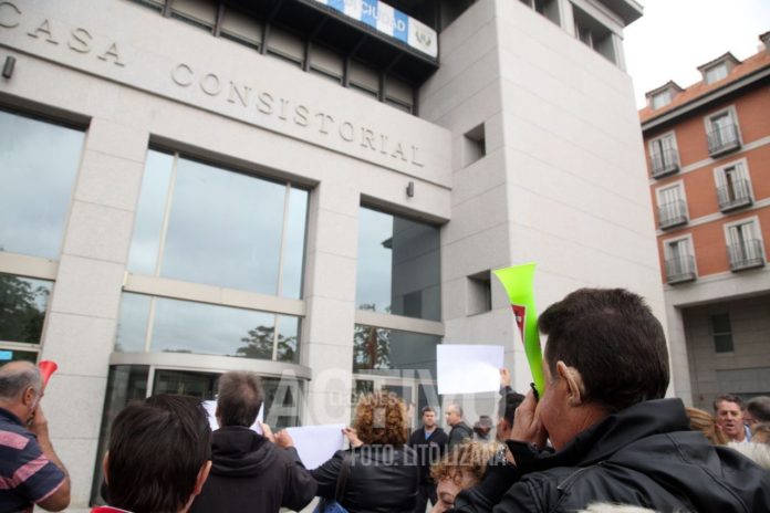 protestas ante el ayuntamiento