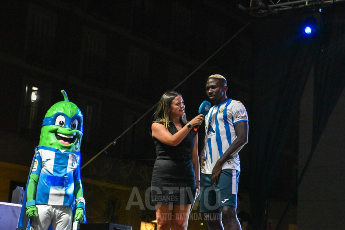 Omeruo en la presentación del CD Leganés