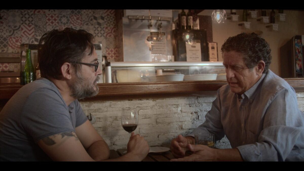 José Manuel Serrano Cueto y Pedro Casblanc en un fotograma del documental sobre Jorge Rigaud