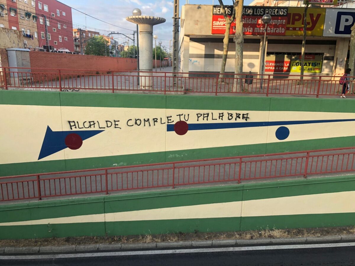 Pintada en el puente de San Nicasio. Foto: UGT Ayuntamiento de Leganés