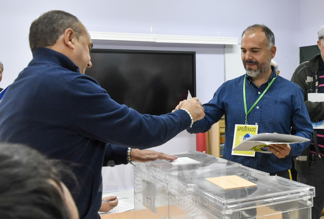votando candidatos carlos delgado