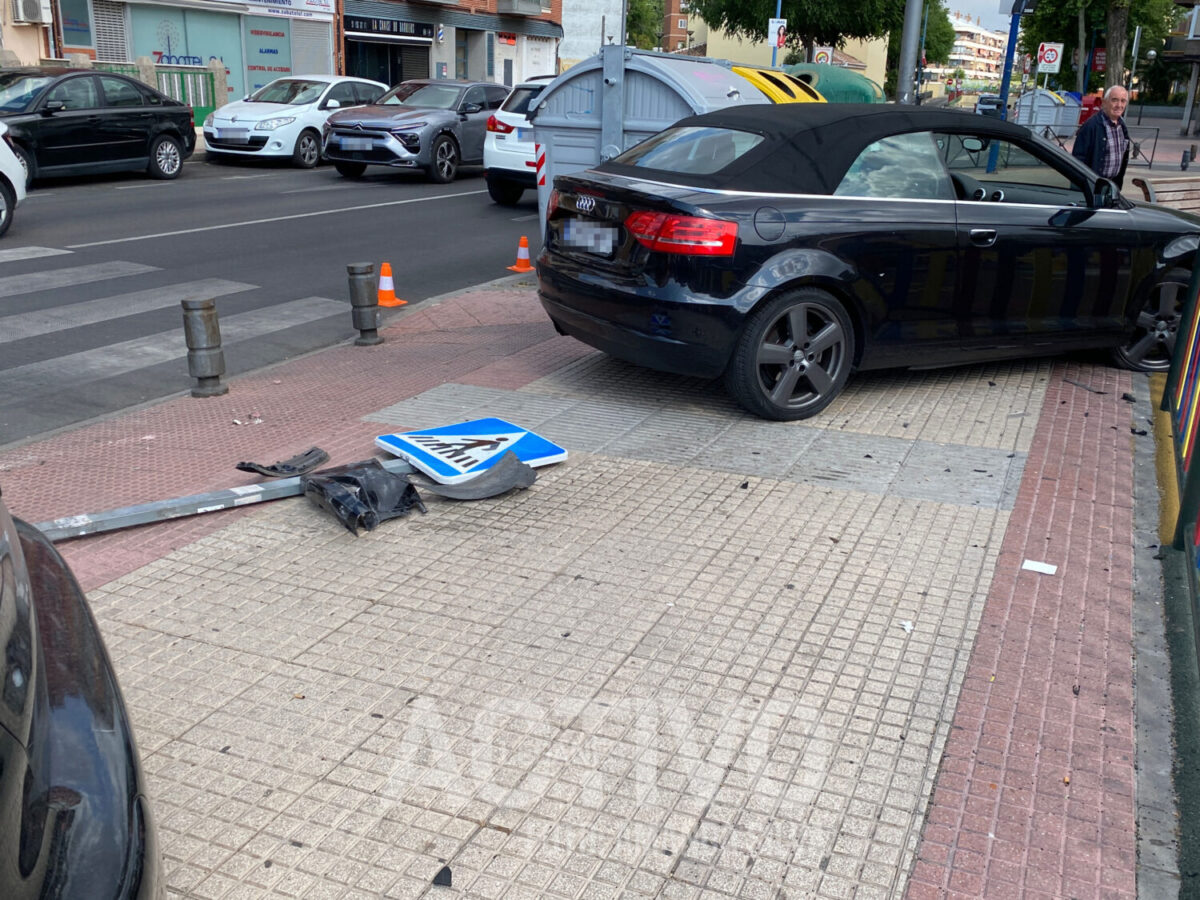 Consecuencias del choque de un vehículo con la valla de un parque infantil. Foto: Amanda Silva | Leganés Activo
