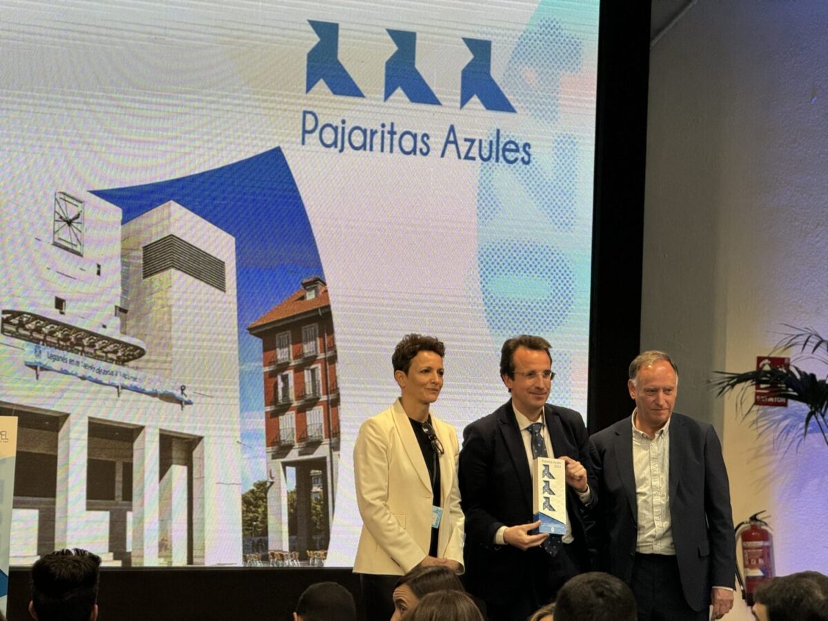 acto entrega tres pajaritas azules leganes