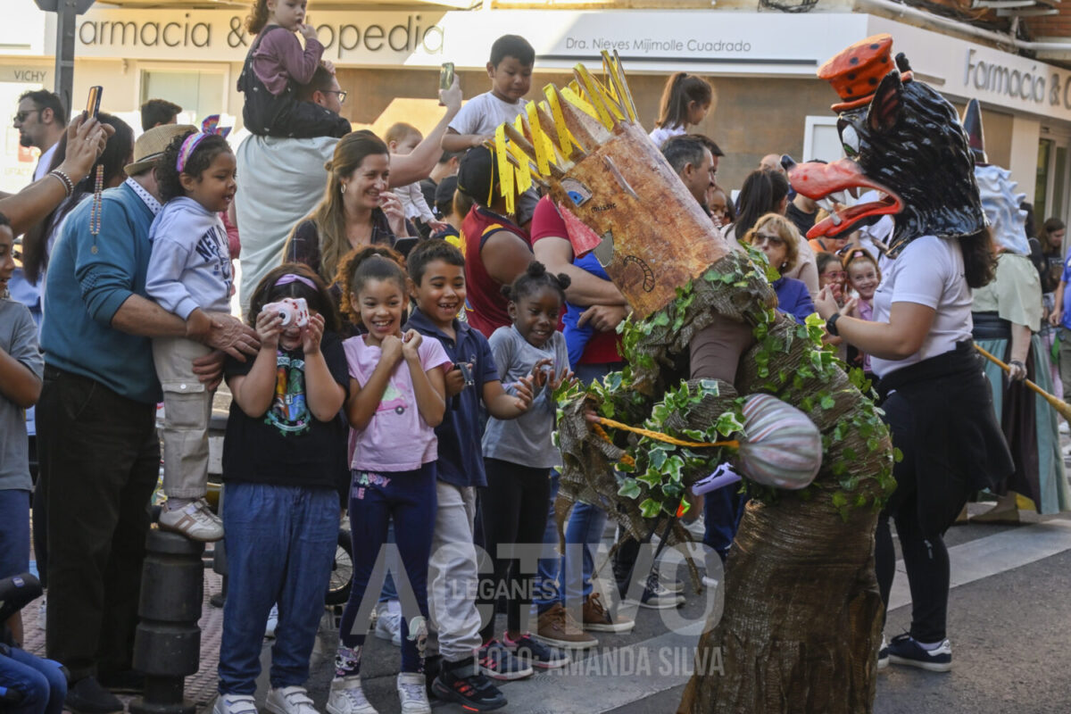 desfile gigantes cabezudos 2024