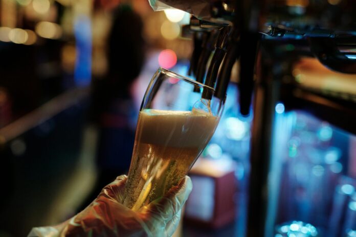 cerveza en un bar