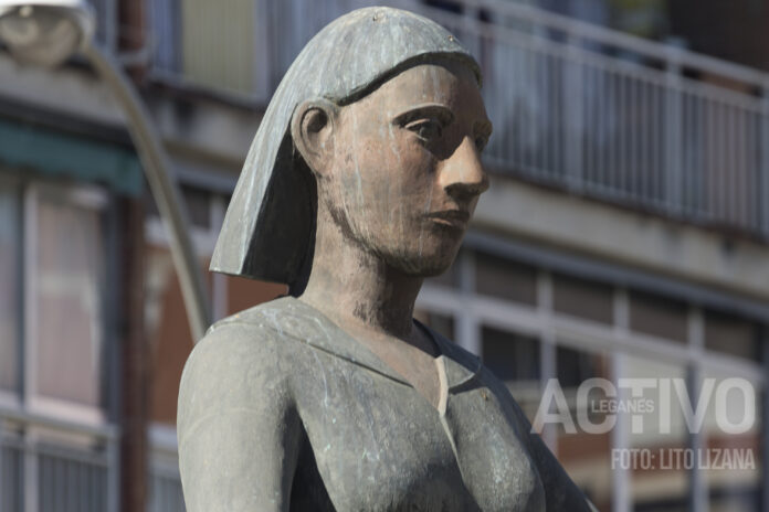 estatua mujer de la luz leganes el roto estatua mujer de la luz leganes el roto