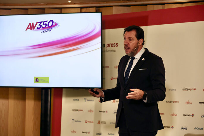 El ministro de Transportes y Movilidad Sostenible, Óscar Puente, en el