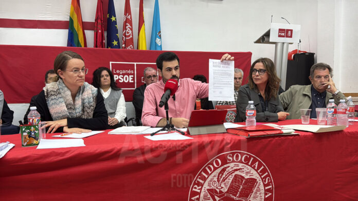 Miguel Recuenco en rueda de prensa en la sede del PSOE.